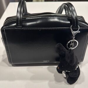 Stand Oil shoulder bag shiny black leather